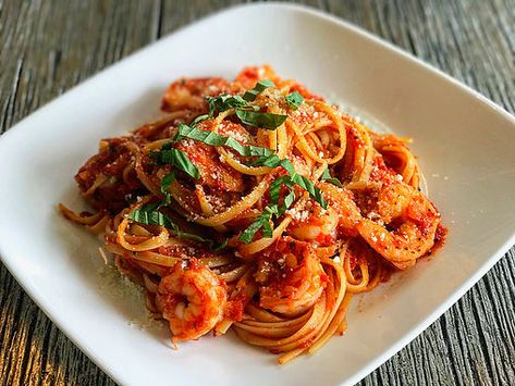 Shrimp Arrabbiata Pasta, Pasta Appetizers, Raw Shrimp, Spicy Pasta, Seafood Pasta Recipes, America Food, Pasta Night, Shrimp Seasoning, Main Course Recipes