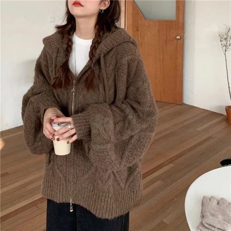 A cozy looking Minimalistic Oversized Knitted Cardigan for the cooler seasons. #falloutfits #autumnoutfits #autumnoutfits2022 #falloutfits2022 #trendyfalloutfits Baggy Sweaters, Brown Cardigan, Crop Top Dress, Knitted Hood, Zippered Sweater, Knitted Coat, Hooded Cardigan, Sweaters Online, White Cardigan