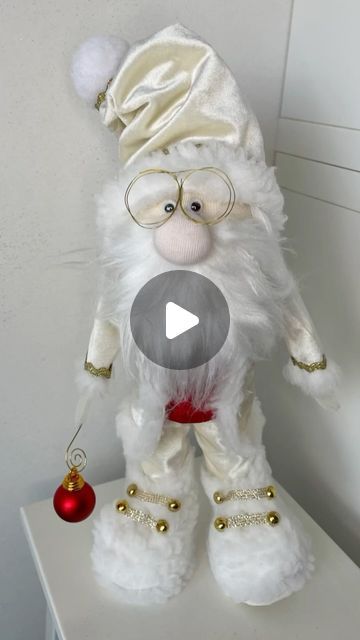 Santa Claus Crafts, Gnome Tutorial, Diy Santa, Gnomes Diy, Diy Gnomes, Sleigh Ride, Seasonal Crafts, March 17, Christmas Crafts Decorations