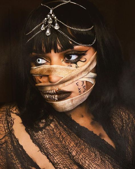 Scary Egyptian Makeup, Mummy Halloween Makeup Women, Scary Cleopatra Makeup, Mummy Costume Women Makeup, Scary Mummy Makeup, Mummy Inspired Fashion, Mummy Face Makeup, Egyptian Mummy Makeup, Halloween Scary Makeup Looks