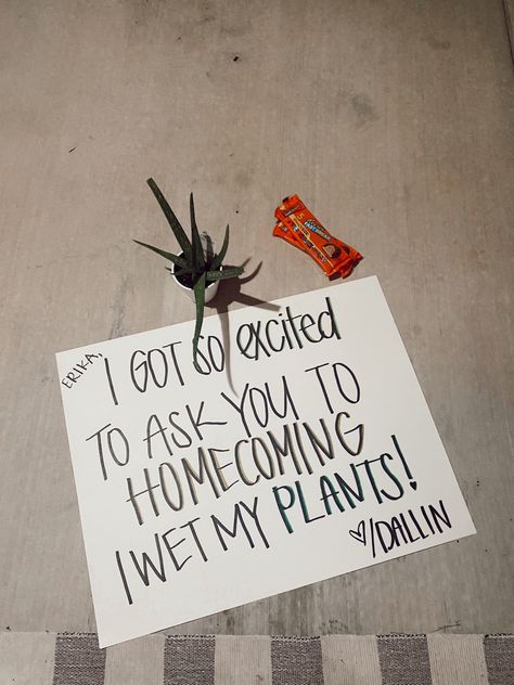 Batman Dance Proposal, Prom Answering Ideas Funny, Prom Proposal Funny, Ways To Ask Someone To A Dance, Hoco Answer Ideas, Proposals For Him, Winter Formal Poster Ideas, Prom Response Ideas, Promposal For Him