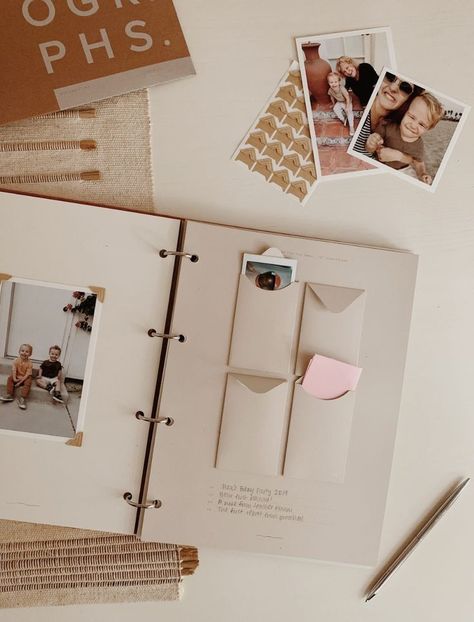 Simple Photo Album Ideas, Scrapbook Journal Tutorials, Neutral Scrapbook Ideas, Scrapbook Of Letters, Babybook Scrapbook Ideas, Creative Journal Ideas Scrapbooking Easy, Modern Scrapbook Ideas, Scrapbook Present, Picture Scrapbook Ideas