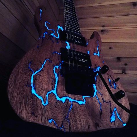 Guitar Unique, Aesthetic Guitar, Electric Guitar Art, Guitar Quotes, Music Obsession, Guitar Aesthetic, Wooden Guitar, Guitar Diy, Electric Guitar Design