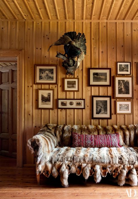 Inside a Rothschild Hunting Lodge in the Austrian Alps | Architectural Digest Vintage Ski Lodge Aesthetic, Hunting Club Decor, French Chalet Interiors, What Is My Decorating Style, Swiss Chalet Interior, Ski Lodge Interior, Hunting Lodge Interiors, Lodge Dining Room, Lodge Wall Art