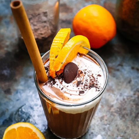 Tahini Smoothie, Smoothie Coconut, Tahini Chocolate, Orange Smoothie Recipes, Citrus Punch, Blender Cup, Refreshing Breakfast, Almond Yogurt, Breakfast Smoothie Bowl