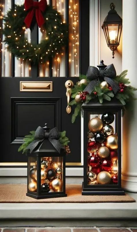 30+ Genius Christmas Front Porch Decorating Ideas - HubPages Jul Diy, Christmas Decor Inspiration, Christmas Themes Decorations, Christmas Porch Decor, Christmas Lanterns, Front Porch Christmas Decor, Amazing Home, Christmas Porch, Christmas Door Decorations