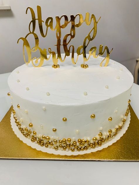 Gold White Cake Birthday, White And Golden Cake, Gold And White Birthday Cake, White And Gold Birthday Cake, Elegant Birthday Cake, Gold And White Cake, Golden Birthday Cakes, Circle Cake, White Birthday Cakes