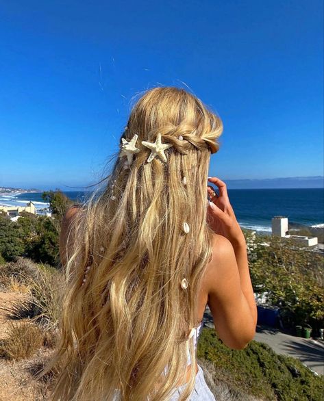 Mermaid Hair, Kadeřnické Trendy, Vacation Hairstyles, Ocean Girl, 일본 패션, Vlasové Trendy, 사진 촬영 포즈, Dream Hair, العناية بالشعر