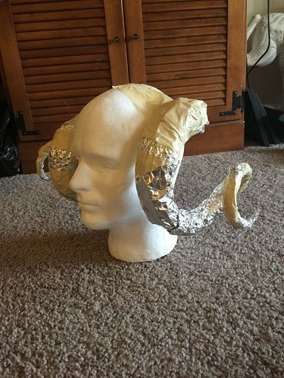 DIY Ram Horns- Perfect For An Aries Costume | Family Focus Blog Aries Costume, Diy Horns, Costume Horns, Horns Costume, Maleficent Costume, Diy Costumes Women, Cheap Halloween Costumes, Costumes Diy, Diy Kostüm