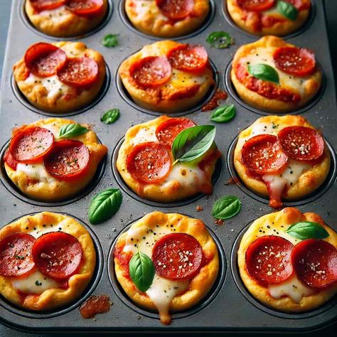 Pepperoni Pizza Cups Recipe, is probably the most popular dish across the globe. But what if you could have all the cheesy,pepperoni goodness Pepperoni Pizza Cups, Pepperoni Appetizers, Pepperoni Bites, How To Make Pepperoni, Pepperoni Recipes, Pizza Cups, Pizza Bowl, Pizza Muffins, Classic Pizza