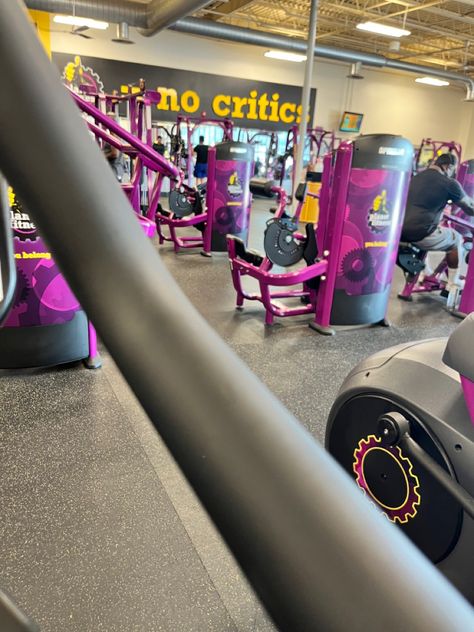 Planet Fitness Snapchat, Planet Fitness Pics, Planet Fitness Gym Pictures, Planet Fitness Aesthetic, Core Workout Planet Fitness, Gym Planet Fitness, Gym Snaps Girl, Workout Planet Fitness, Gym Aesthetic Planet Fitness