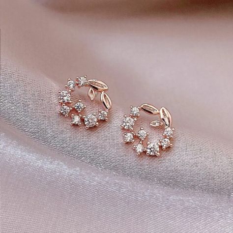 Newpretty!! Dainty Wreath Stud Earrings With Tiny Cz's In Rose Gold Plating. Post Backings With Lock Closures. Perfect For Yourself Or As A Gift. Very Unique And Different. Shiny And Brilliant. Suitable For All Occasions. Suitable For All Ages. Nwt Mini Studs Earrings Gold, Studs Diamond Earrings, Diamond And Gold Earrings, Small Gold Tops Designs, Girly Accessories Jewellery, Diamond Tops Earrings Unique, Diamond Earrings Studs Indian, Small Gold Earrings Indian, Ear Tops Gold Indian