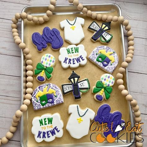 Angie on Instagram: "New to the Krewe, Mardi Gras inspired cookies cookies. 💚💛💜 #cookiesofinstagram #dickinsontx #friendswoodtx #leaguecitytx #customcookies #royalicingcookies #texascitytx #houstonbaker #decoratedsugarcookies #mardigrasbabyshower #mardigrasbabyshowercookies #mardigrascookies #babyshowercookies" Louisiana Baby Shower Ideas, Mardi Gras Cookies Decorated, Mardi Gras Gender Reveal Ideas, Mardi Gras Royal Icing Cookies, Mardi Gras Baby Shower Cookies, Mardi Gras Crown Cookies, Mardi Gras Cookies, Louisiana Mardi Gras, Cookies Decorated