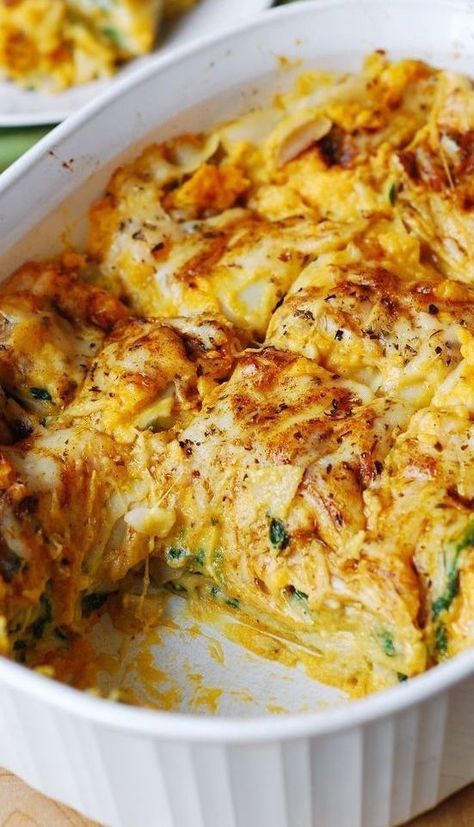 Butternut Squash and Spinach Lasagna in a white casserole dish Butternut Squash And Spinach Lasagna, Best Vegetarian Lasagna, Lasagna Healthy, Lasagna Vegetariana, Butternut Squash And Spinach, Butternut Squash Spinach, Vegetarian Lasagna Recipe, Butternut Squash Lasagna, Pasta Vegetariana