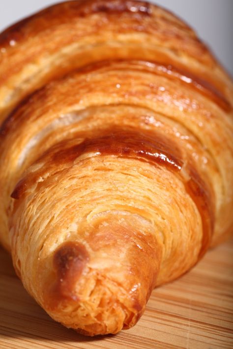 Pain Au Chocolat, Crossiant Recipes, Crossant Recipes, Resepi Roti, French Croissant, Homemade Croissants, Croissant Dough, Croissant Recipe, Cronut