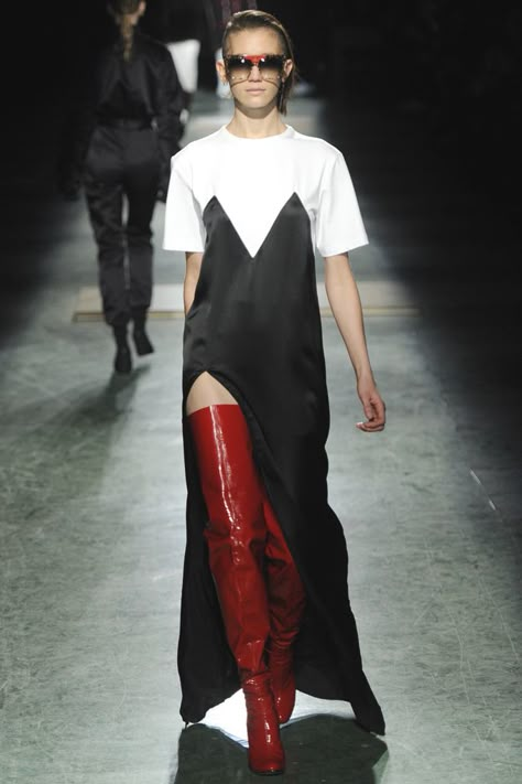 #wandanylon #aw16 Fashion Ideas Men, Long Dress Outfit, Trends 2024 Fashion, Revealing Outfit, Red Boots, Long Black Dress, Fall 2016, Looks Style, Lookbook Outfits