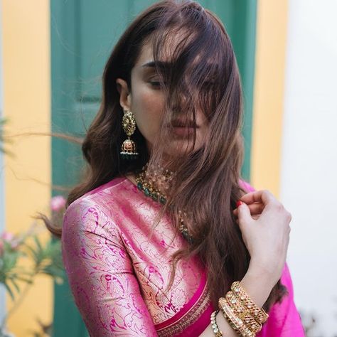 Aditi Rao Hydari stunning pics in pink saree Aditi Rao Hydari Saree, Ponniyin Selvan, Aditi Rao Hydari, Aditi Rao, Desi Models, Photoshoot Pics, Traditional Outfit, Saree Photoshoot, Model Look