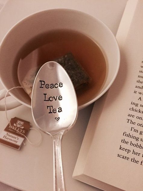 Small Heart Design, Friendship Book, Club Birthday, Tea Vintage, Happy Tea, Tea Quotes, Stamped Spoons, Tea And Books, Love Tea