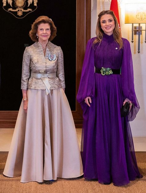 Gray Evening Gown, Queen Silvia Of Sweden, Queen Rania Of Jordan, Rania Of Jordan, Swedish Royal Family, Queen Of Sweden, Gala Gowns, Sweden Fashion, Indian Kurti Designs