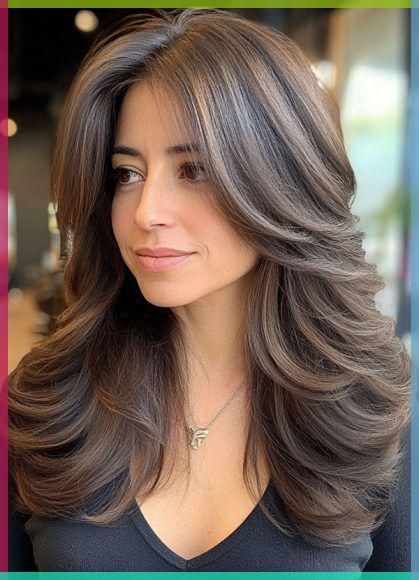 Butterfly Layers Dark Brown Hair, Butterfly Haircut Volume, Layered Haircuts For Medium Hair Brunette, Layered Haircut For Volume, Haïr Cut For Volume Hair, Long Layers Butterfly Cut, U Cut With Long Layers, Layered Hair With Side Part, Medium Length Hair With Layers Unstyled