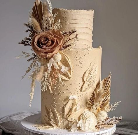 Wedding Cake Display, Boho Cake, Boho Wedding Cake, Pretty Wedding Cakes, Rustic Style Wedding, Wedding Cake Roses, Elegant Birthday Cakes, Dream Wedding Decorations, Tiered Cake