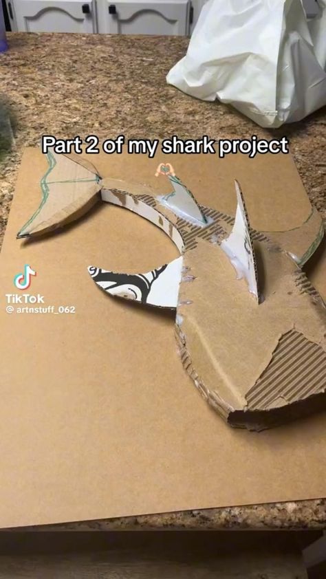 Cardboard Art Sculpture, Shark Decor, Cardboard Sculpture, Pinterest Diy Crafts, Ocean Crafts, Cardboard Art, Origami Crafts Diy, Fun Easy Crafts, Diy Crafts To Do