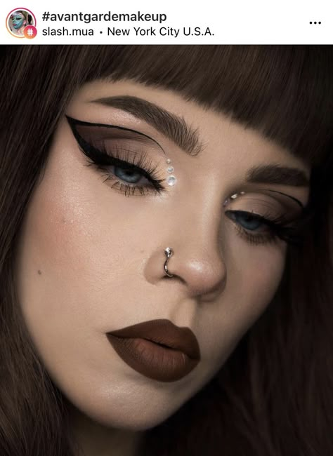 Edgy Smokey Eye Makeup, Art Eyeshadow Looks, Black Eyeshadow Looks Grunge, Grunge Glam Makeup Looks, Black Elegant Makeup, Dark Color Makeup, Mystical Eye Makeup, Goth Makeup Wedding, Alternative Eyeshadow Looks