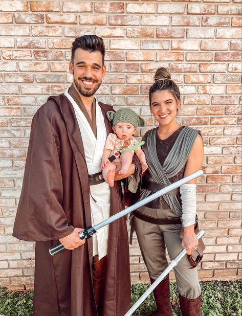 Starwars Family Halloween, Family Of 3 Star Wars Costume, Family Star Wars Costumes With Baby, Family Costumes Star Wars, Family Costumes Starwars, Family Halloween Costumes Harry Potter, Family Of 4 Costume Ideas 2 Boys, Family Halloween Costume Ideas For 3, Halloween Costumes Couple With Baby