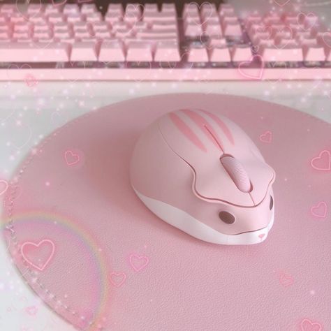 uwugaming.shop ♡ on Instagram: “everything must be pink 😤💖☁️ kawaii gaming and work set up with the wireless hamster mouse ^ - ^ #kawaii #sanriocore #pinkgaming…” Cute Set Up, Pink Gaming Aesthetic, Gaming Mouse Aesthetic, Kawaii Objects, Cute Computer Mouse, Kawaii Mouse Computer, Kawaii Mouse, Pink Gaming Mouse, Gaming Area