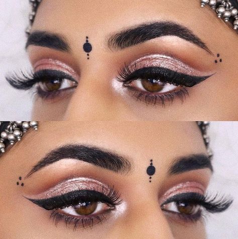 Navratri Eyeliner, Dance Eye Makeup, Bharatanatyam Makeup, Smudged Liner, Hamel Patel, Makeup Rhinestones, Indian Eye Makeup, Navratri Look, Liquid Cat