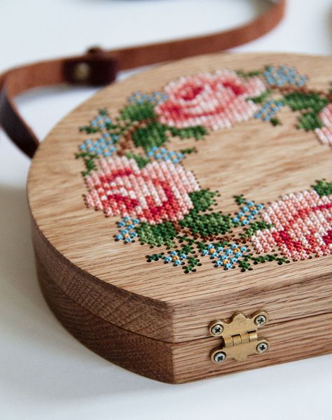 Wearable Wooden Bags That I Cross-Stitch With Nature Patterns | Bored Panda Wooden Purse, Wooden Bag, Nature Cross Stitch, Pola Kristik, Lv Bags, Embroidered Bag, A Cross, Make Up Bag, Patterns In Nature