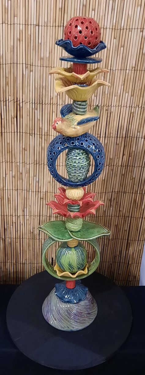 Garden Art Totems, Clay Garden Totems, Ceramic Yard Art Ideas, Ceramic Totem Poles Garden Art, Pottery Totems Yard Art, Clay Totem Poles Ideas, Pottery Totem Poles, Ceramic Totem Poles, Yard Totems