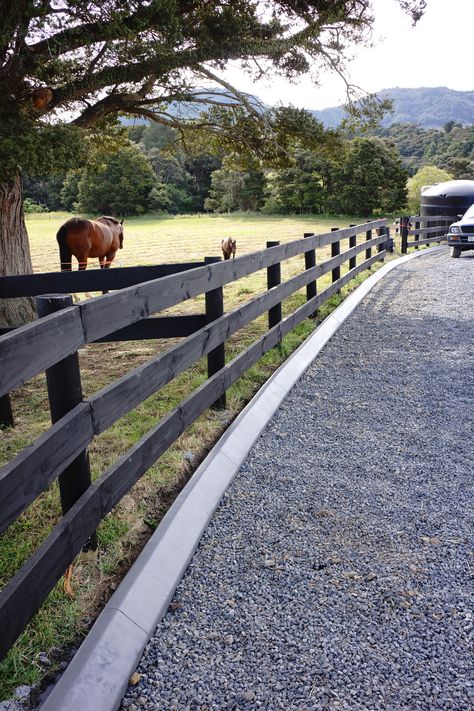 Railroad Ties Driveway, Long Gravel Driveway, Cheap Driveway, Driveway Edging Ideas, Gravel Driveway Edging, Gravel Driveway Landscaping, Driveway Ideas Cheap, Driveway Paving Stones, Garden Edging Ideas Cheap