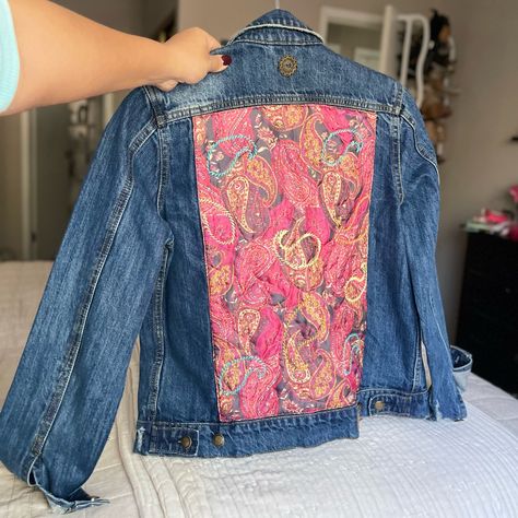 Never Used - Size Small Denim Embellishment, Jean Jacket With Patches, Denim Recycle, Sew Tips, Denim Jacket Embroidery, Customised Denim Jacket, Outfit Jean, Sleeveless Jean Jackets, Upcycling Clothes