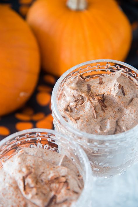 Pumpkin Chocolate Mousse takes an already great, low-sugar chocolate mousse and skyrockets it into fall flavor bliss all up in your mouth. Healthy Pumpkin Mousse, Butternut Squash Chocolate Mousse, Pumpkin Spice Mousse Recipe, Paleo Pumpkin, Chocolate Butter, Farm Fresh Eggs, Chocolate Cinnamon, Pumpkin Cream, Pumpkin Pie Spice