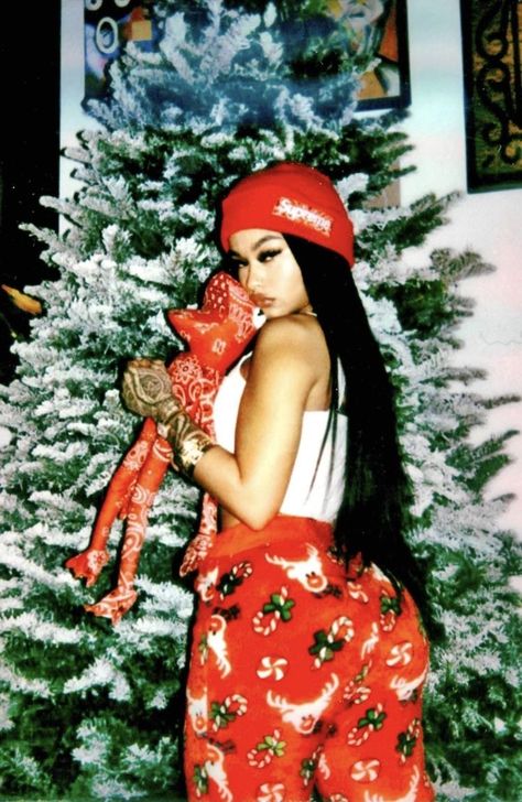 Baddie Christmas Outfits, Christmas Poses, India Westbrooks, Christmas Shoot, Swag Girl Style, Photoshoot Themes, Photoshoot Concept, Christmas Photoshoot, The Shade