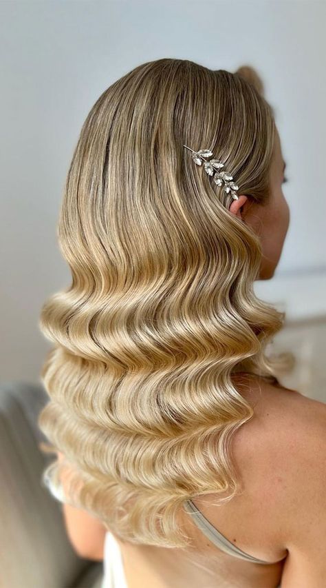 hollywood waves, hollywood wave wedding hair, wedding hairstyles, hair down wedding hairstyle Veil Hollywood Waves, Mid Length Hollywood Waves, Blonde Hollywood Waves Wedding, Holiwood Wave Hair, Hamilton Hairstyles, Half Up Hollywood Waves, Fale Hollywood, Wedding Hairstyles Hollywood Waves, Hollywood Waves Short Hair