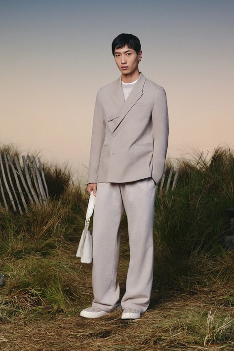 Dior Men Resort 2025 Menswear Fashion Show | Vogue Oath Taking Outfit, Office Casual Men, Wedding Gaun, Delphine Arnault, Man In The Mirror, Fashion Show Poster, Character Styles, Dior Men, Grey Quarter Zip