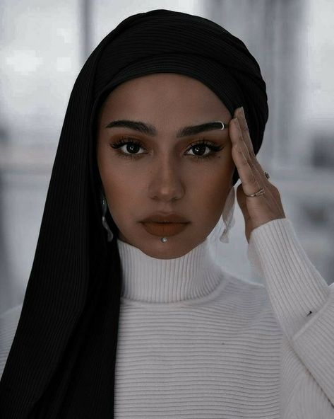 Nazeera Ibrahim, Restore Me, Girls Hijab, Tahereh Mafi, Aaron Warner, Shatter Me Series, Shatter Me, Aesthetic People, Red Queen