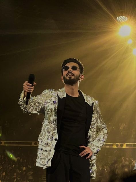 Anirudh concert, concert aesthetic Anirudh Concert Pics, Anirudh Ravichander Concert, Anirudh Ravichander Aesthetic, Anirudh Aesthetic, Anirudh Ravichander Hd Images, Anirudh Concert, Pritam Chakraborty, Anirudh Ravichander, Concert Aesthetic