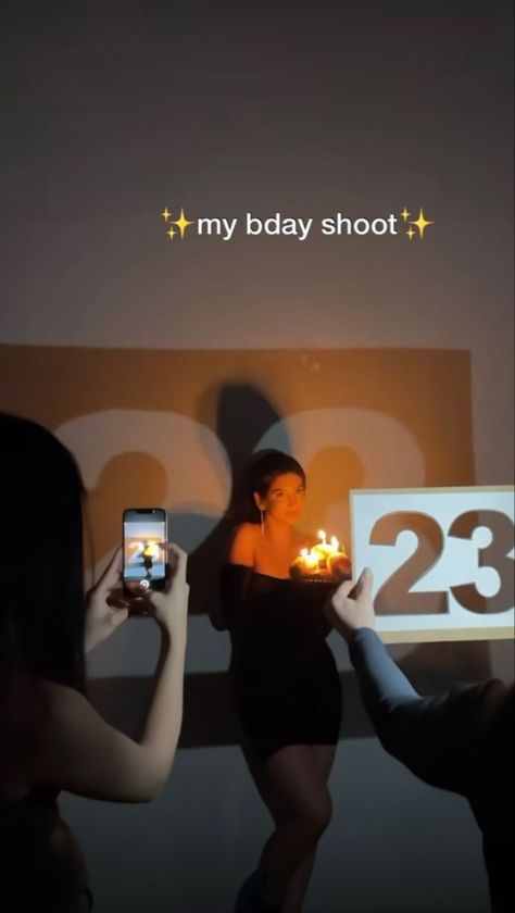 27 Birthday Outfit Ideas, 23 Birthday Ideas For Her, New Year Photo Ideas Instagram, 19 Years Birthday, Number Photoshoot, Birthday Photo Ideas Instagram, Aesthetic Birthday Pics, Celebrities Birthday, Birthday Picture Ideas