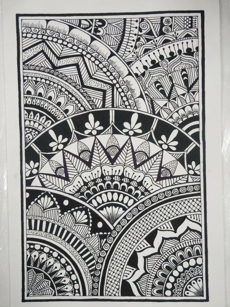 Full Page Mandala Art Easy, Mandala Sketch, Pattern Design Drawing, Doddle Art, Optical Illusion Drawing, Pencil Drawings For Beginners, Easy Mandala Drawing, Mandala Doodle, Mandala Art Therapy