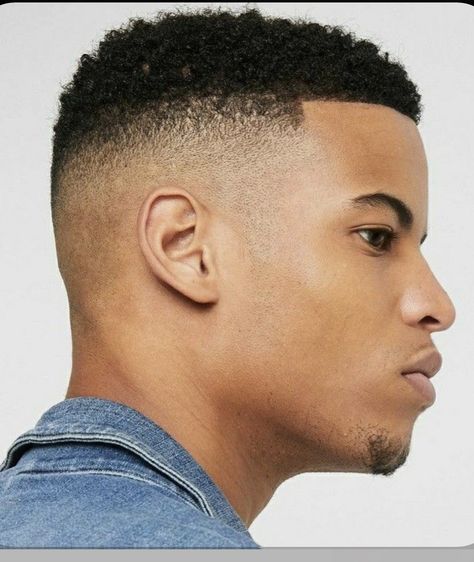 Black Fade Haircut, Black Hair Fade, Short Hair Mohawk, Black Boy Hairstyles, Waves Hairstyle Men, Hair Like Wool, Afro Hairstyles Men, Afro Fade, Natural Hair Men