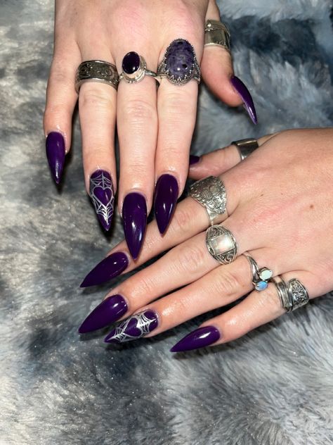 Black And Purple Gothic Nails, Easy Gothic Nail Designs, Purple And Black Goth Nails, Purple Nails With Black Design, Agatha Harkness Inspired Nails, Gothic Nails Purple, Short Gothic Almond Nails, Goth Prom Nails, Purple Stilletos Nails