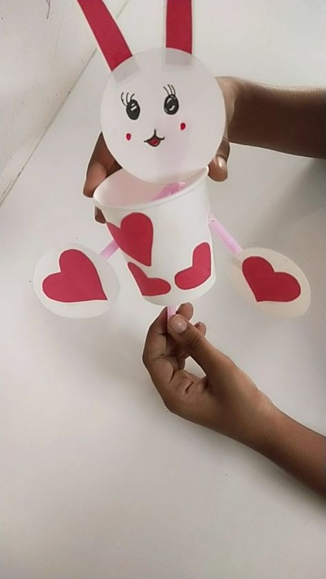 Paper Cup Puppet, Craft For Kids With Paper, Diy With Paper, Bunny Puppet, Paper Cup Crafts, Bunny Craft, Straw Crafts, Puppets Diy, Cup Crafts