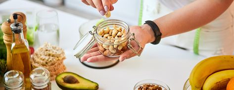 How to Avoid Cravings: 12 Healthy Snacks to Choose From Cholesterol Lowering Foods, Recetas Keto, How To Cook Beans, Cholesterol Diet, Gluten Sensitivity, Low Cholesterol, Nutritious Snacks, Brain Food, Healthy Vegetables