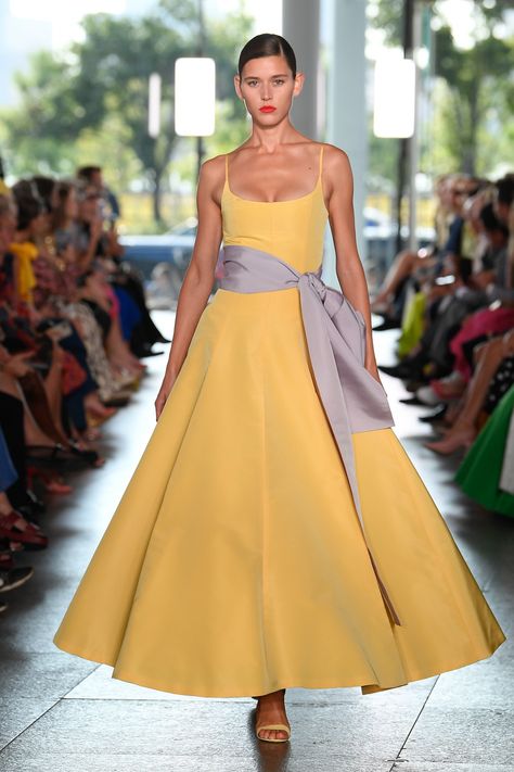 Carolina Herrera Gown, Carolina Herrera Dresses, Fashion Illustration Tutorial, Haute Couture Dresses, Spring Summer 2024, Mellow Yellow, Spring 2024, 2024 Collection, Carolina Herrera