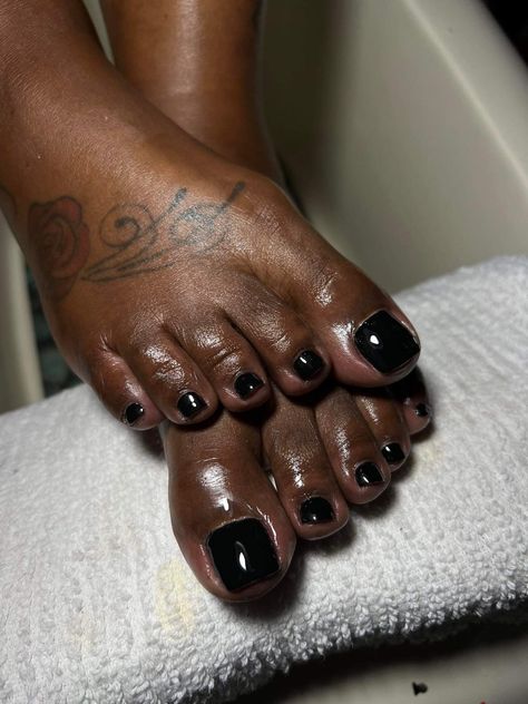 Pie, Black Nail Polish Pedicure, Pedicure For Black Women, Feet Black Nail Polish, Black Nails Feet Toenails, Black Gel Pedicure, Black Feet Nails Pedicures, Black Feet Pedicure, Black Gel Toes