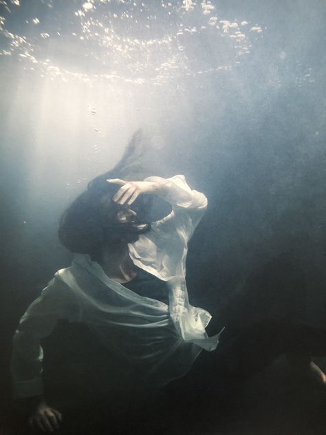 Wasteland, Baby! promo pictures Wasteland Baby Album Cover, Hozier Underwater Photoshoot, Hozier Album Cover Wallpaper, Wasteland Baby Wallpaper, Hozier Underwater, Hozier Artwork, Hoizer Wallpaper, Hozier Photoshoot, Wasteland Baby Aesthetic