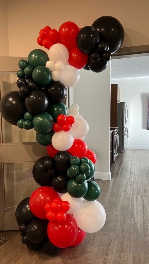 Black Balloon Garland, 25 Balloons, Baloon Garland, Football Balloons, Balloon Stand, Italian Party, Black Balloon, Bridal Shower Balloons, Shower Balloons